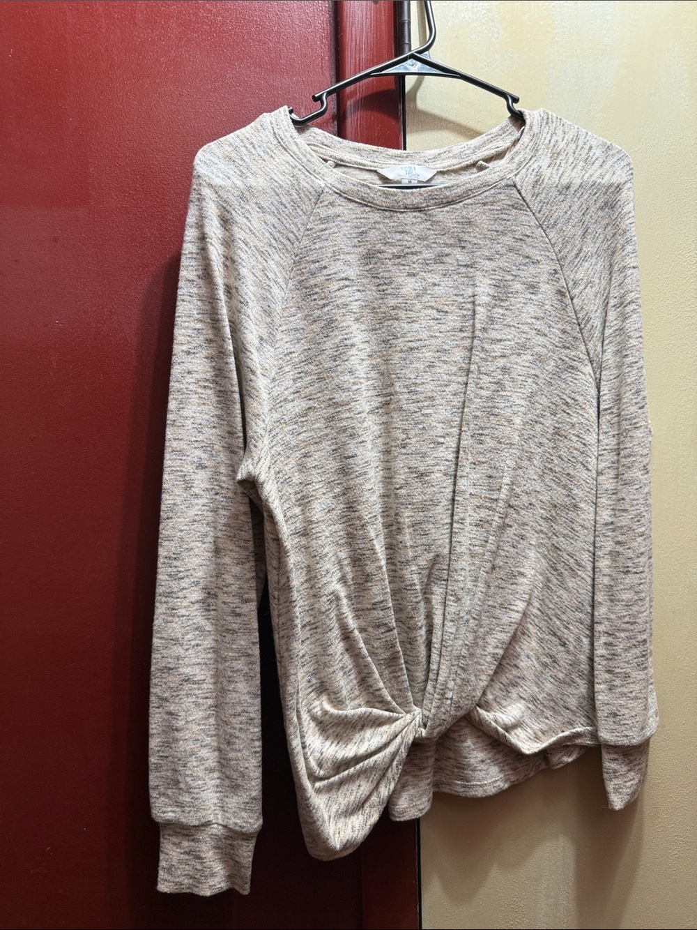 Women’s Cream Heather Twist-Front Long Sleeve Sweatshirt